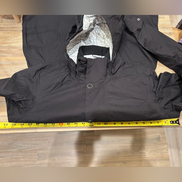 Women’s REI large rain shell worn once updated photo w measurements - Picture 5 of 6
